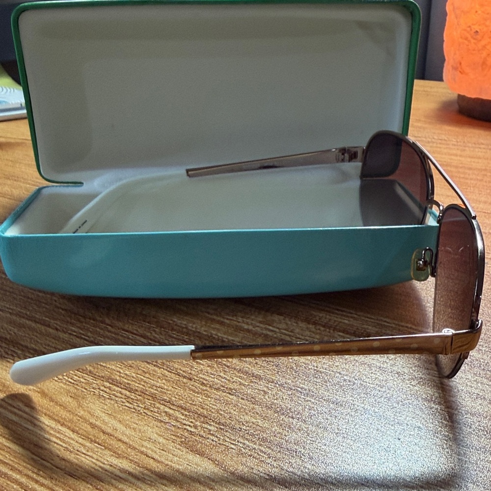 Kate Spade Aviator Sunglasses with case and lense cloth - Picture 5 of 14